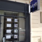 Porte affiche led Laforêt